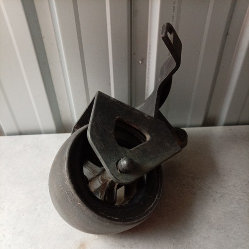Powakaddy front wheel - wheel, assembly