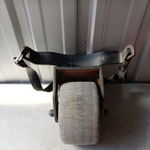 Powakaddy front wheel assembly